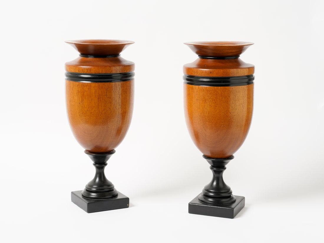 MANIFATTURA ITALIANA Pair of decorative vases. (1 of 2)