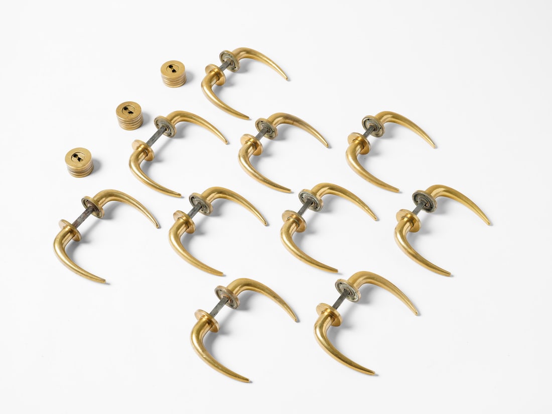MANIFATTURA ITALIANA Ten handles.: ITALIAN WORK Ten handles. Brass.. Cm 13,00 x 17,00 x 4,00. 1950s.