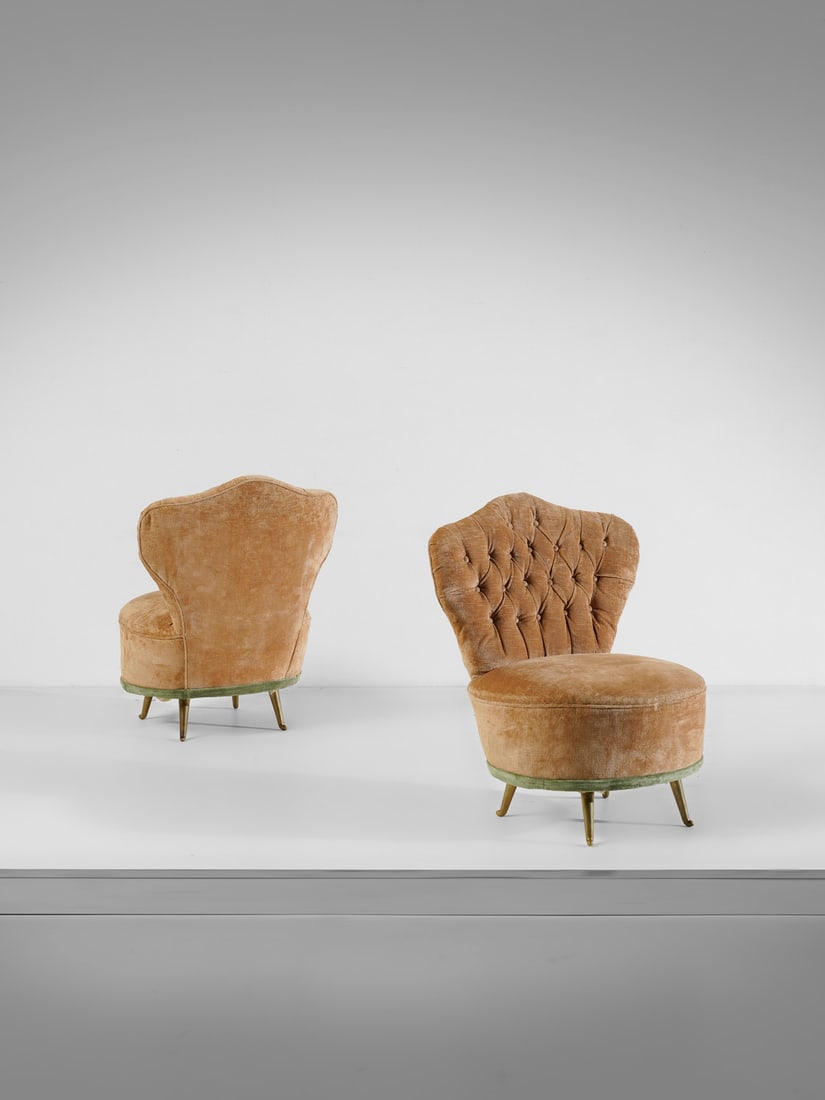 MANIFATTURA ITALIANA Pair of bedroom armchairs. (1 of 2)