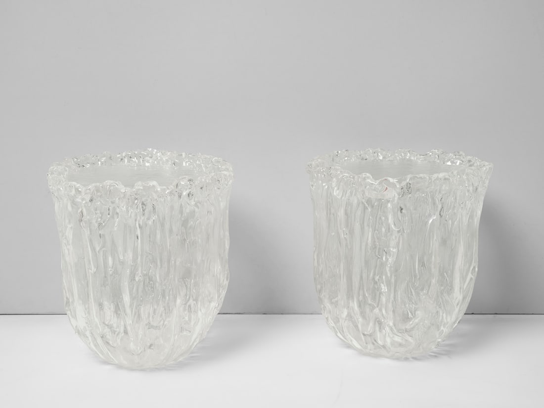TOKUJIN YOSHIOKA Pair of Fountain coffee table, production by Glas Italia.: YOSHIOKA TOKUJIN (n. 1967) Pair of Fountain coffee table, production by Glas Italia. Murano crystal cast, shaped and chiseled by hand.. Cm 38,00 x 42,00 x 38,00. Macherio (MB), recent production.