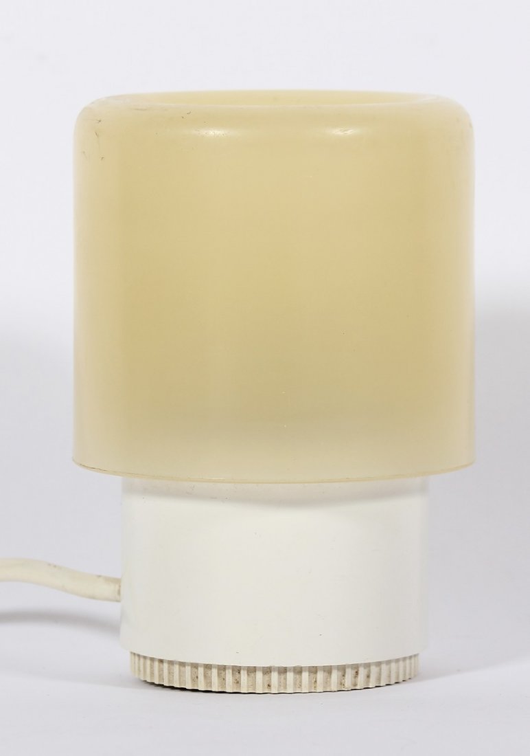 GIOTTO STOPPINO Lampada modello Tic-Tac.: STOPPINO GIOTTO (n. 1926) Lampada modello Tic-Tac. Plastica. Cm 11,00 x 16,00. Anni '70. Prodotto per Kartell.