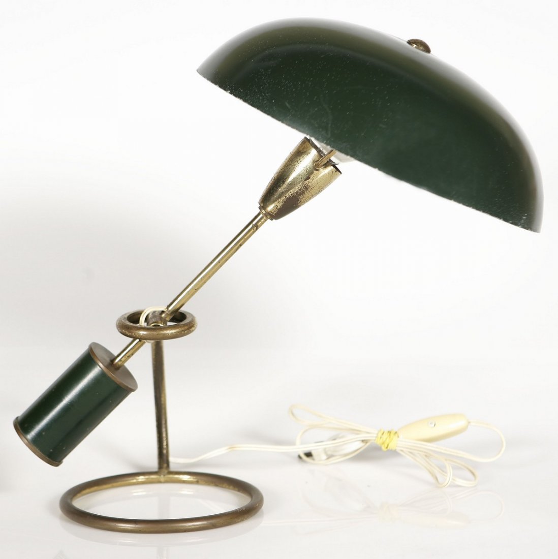 ANGELO LELLI Lampada da tavolo. 1950: LELLI ANGELO Lampada da tavolo. 1950. Alluminio laccato. Cm 40,00. Prodotto per Arredoluce.