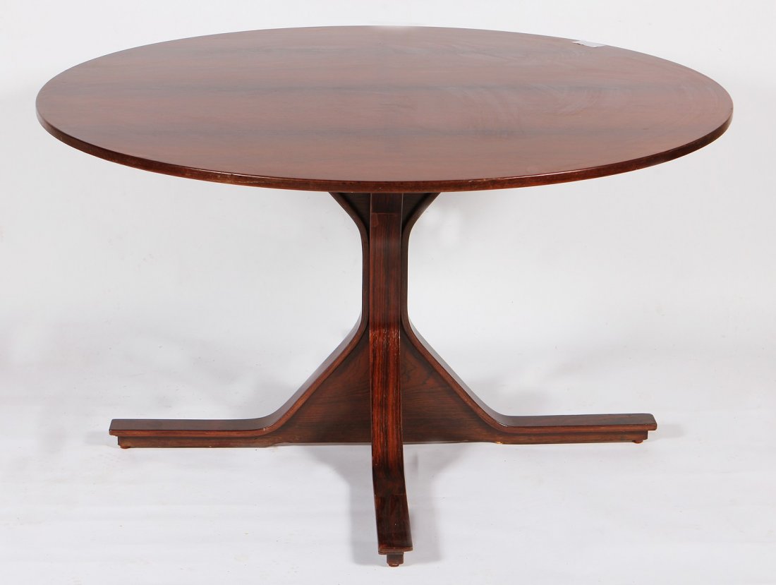 GIANFRANCO FRATTINI Tavolo.: FRATTINI GIANFRANCO (1926 - 2004) Tavolo. Legno di palissandro. Cm 132,00 x 74,00. Prodotto per Bernini. Anni '60.