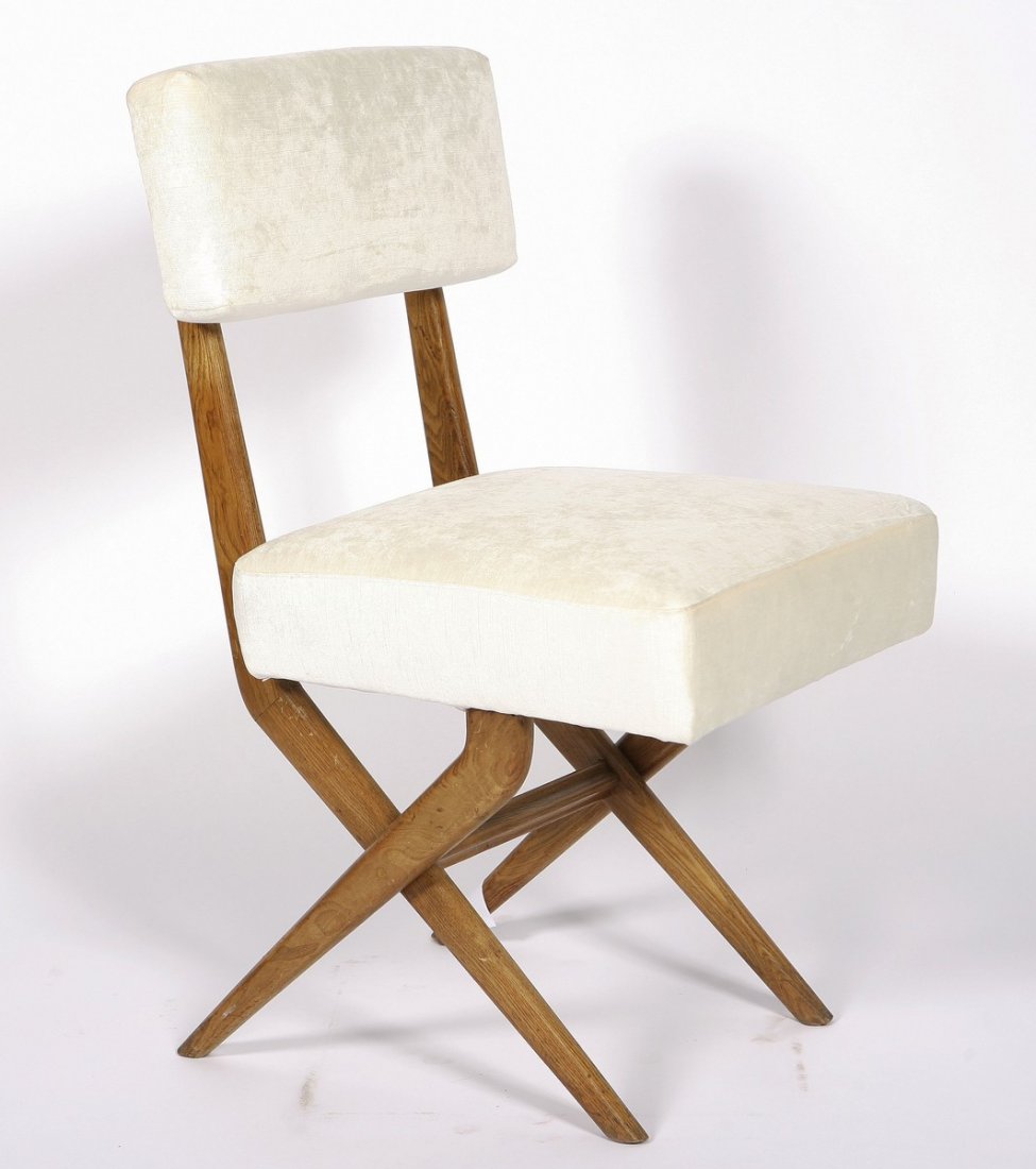 MELCHIORRE BEGA Sedia. 1938: BEGA MELCHIORRE (1898 - 1976) Sedia. 1938. Legno di rovere e tessuto. Cm 40,00 x 80,00 x 46,00.