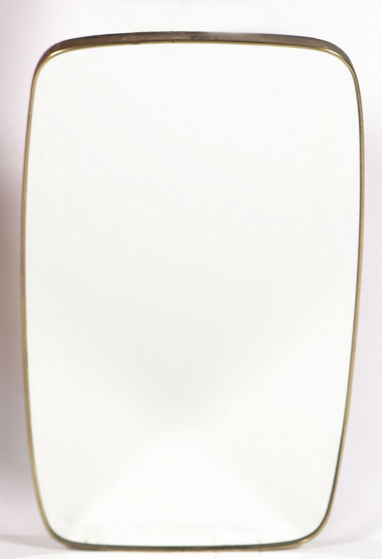GIO' PONTI Attribuito a. Specchio con cornice in: PONTI GIO' (1891 - 1979) (Attribuito a.) Specchio con cornice in ottone. Ottone e specchio. Cm 54,50 x 96,00 x 3,50. Anni '50.