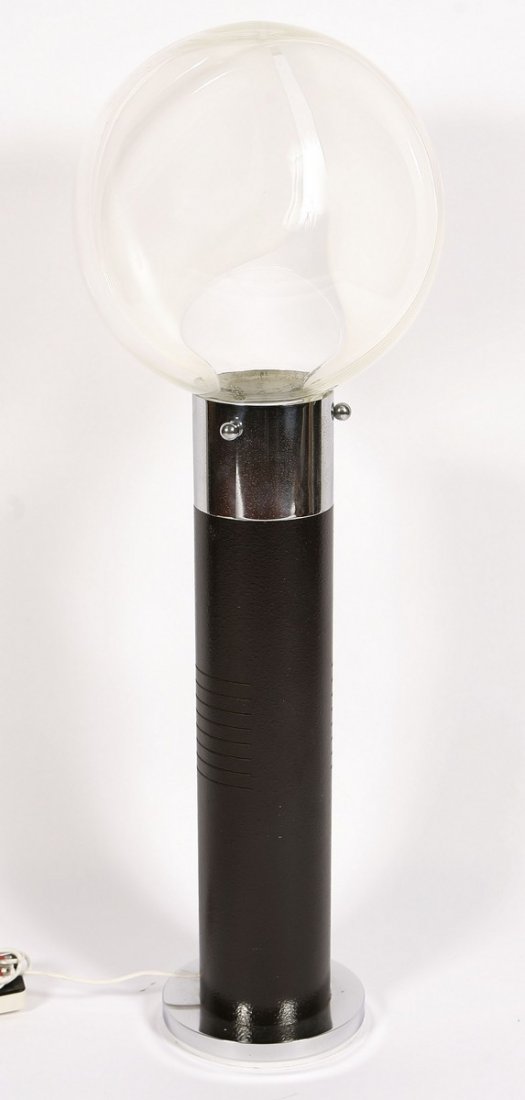 TONI ZUCCHERI Lampada da terra.: ZUCCHERI TONI (1937 - 2008) Lampada da terra. Vetro e metallo. Cm 40,00 x 115,00. Anni `60. Prodotto per Veart, Scorzè.