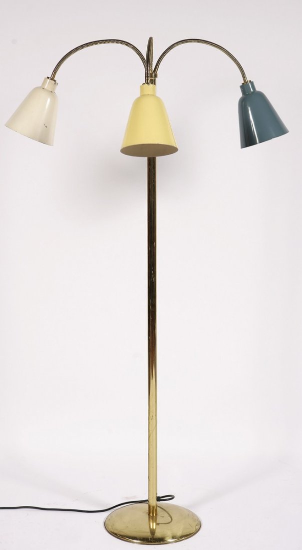 GIUSEPPE OSTUNI Lampada da terra. 1948: OSTUNI GIUSEPPE Lampada da terra. 1948. Ottone. Cm 190,00. Prodotto per Oluce.