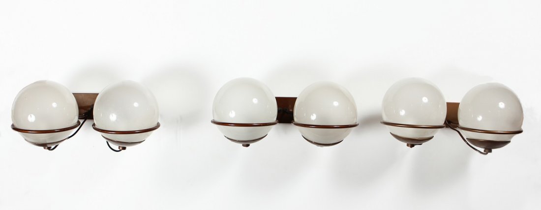 GINO SARFATTI Appliques modello 237 a due luci (N.3).: SARFATTI GINO (1912 - 1985) Appliques modello 237 a due luci (N.3). 1959. Vetro e metallo. Cm 25,00 x 30,00 x 15,00. Prodotto per Arteluce.