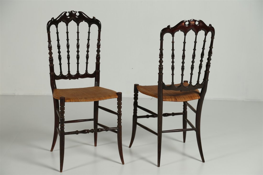 MANIFATTURA DEL XX SECOLO Lotto composto da n.2 sedie: MANIFATTURA DEL XX SECOLO Lotto composto da n.2 sedie Chiavari. Legno ebanizzato. Cm 38,00 x 96,00 x 42,00.