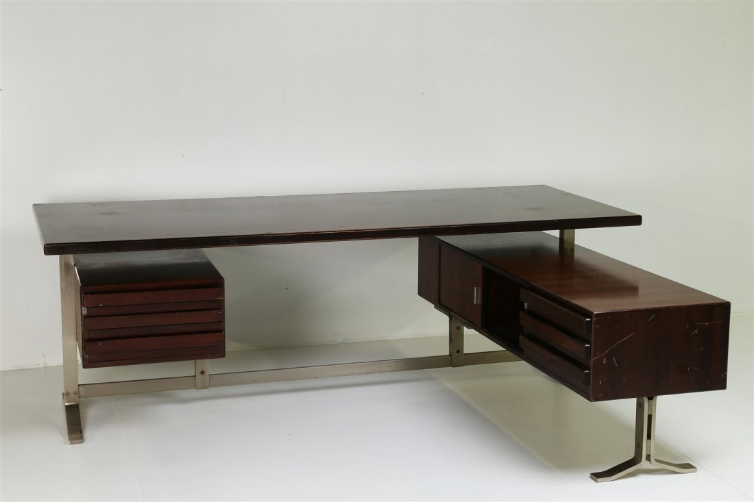 FORMANOVA Scrivania.: FORMANOVA Scrivania. Legno, metallo. Cm 160,00 x 60,00 x 50,00. Anni'60/'70.