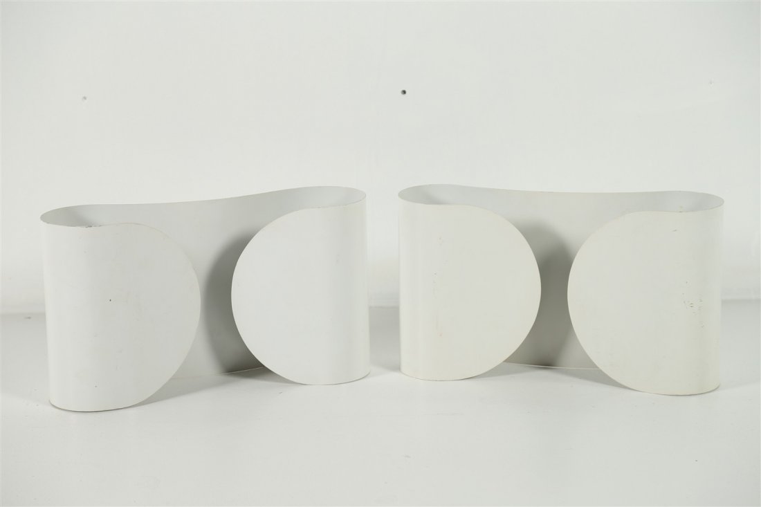 TOBIA SCARPA Lotto composto da n. 2 appliques Foglia.: SCARPA TOBIA (n. 1935) Lotto composto da n. 2 appliques Foglia. Ottone laccato. Cm 21,00 x 37,00.
