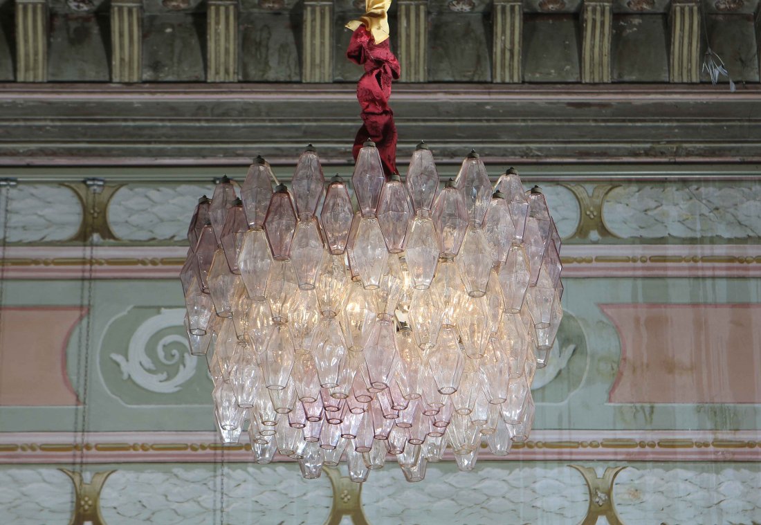 SCARPA CARLO (1906 - 1978) Polyhedra hanging lamp.: SCARPA CARLO (1906 - 1978) Polyhedra hanging lamp. Metal and glass. 70,00 x 45,00 cm 1965 Produced by Venini.