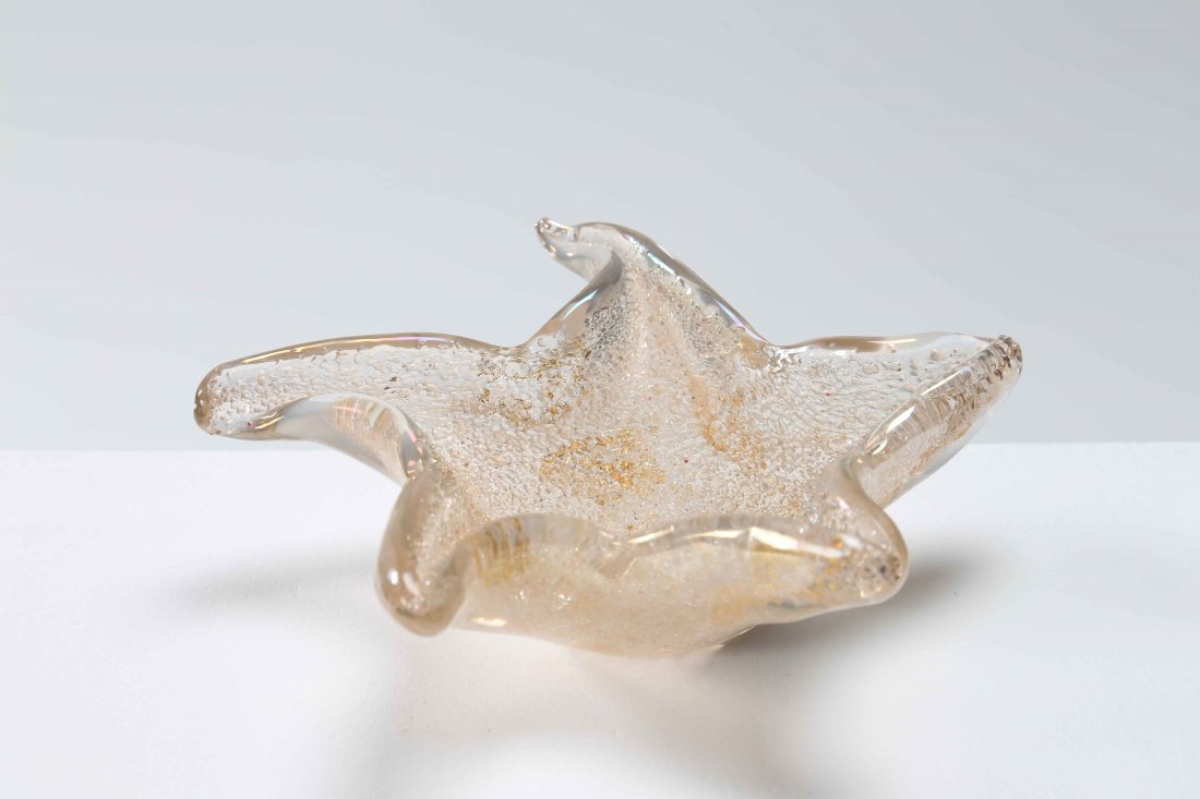 BAROVIER ERCOLE (1889 - 1974) Star shaped ashtray.: BAROVIER ERCOLE (1889 - 1974) Star shaped ashtray. Dewy glass. 21,50 x 7,00 x 21,50 cm Murano 1940. Bibl. A. Dorigato/Klein, L'arte dei Barovier vetrai di Murano 1866-1972, M. Barovier ed., Arsenale E