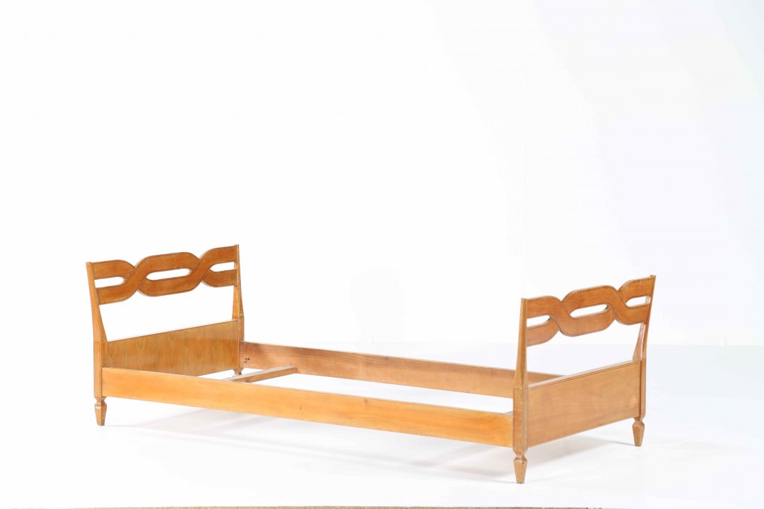 BUFFA PAOLO (1903 - 1970) Single bed: BUFFA PAOLO (1903 - 1970) Single bed Inlaid wood. 202,00 x 66,00 x 90,00 cm 1945 Citronnier wood and inlaid boxwood. Produced by Marelli and Colico, Milan for Casa B. at Salò.
