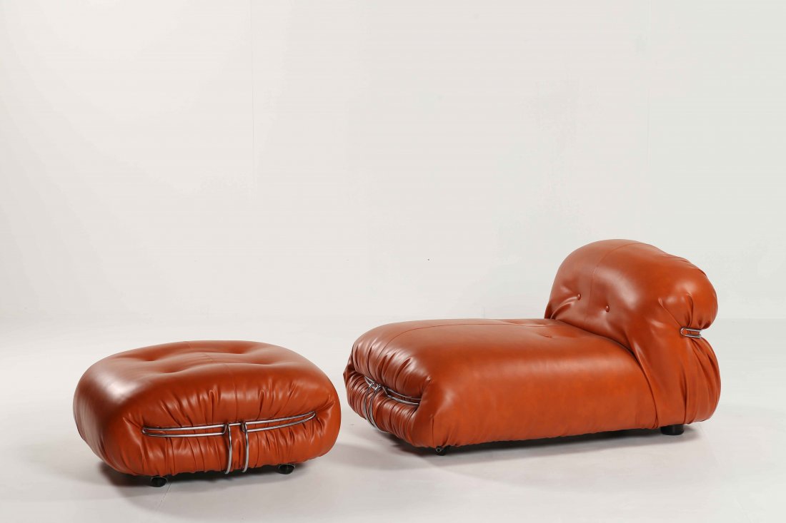 SCARPA TOBIA (n. 1935) Lot consists of an armchair and: SCARPA TOBIA (n. 1935) Lot consists of an armchair and pouf. Leather and steel. 90,00 x 65,00 x 132,00 cm 1970s. Dimensions pouf: 39 x 82 x 87 cm. Soriana 1968.
