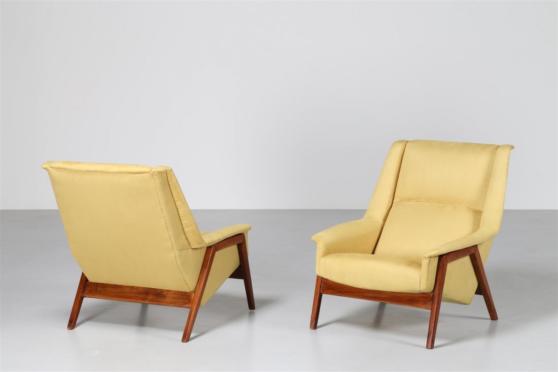 OHLSSON FOLKE Coppia di poltrone.: FOLKE OHLSSON Coppia di poltrone. Legno e tessuto. Cm 77,00 x 86,00 x 96,00. Anni '50,
