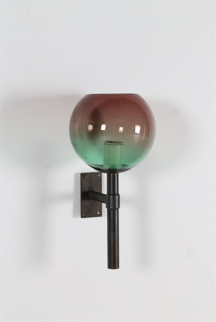 VENINI Lampioncino da parete.: VENINI Lampioncino da parete. Metallo e vetro. Cm 18,00 x 35,00 x 20,00. Anni '70.