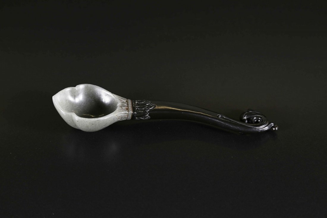 Arte Indiana A jade spoon India, 19th century.: Arte Indiana A jade spoon India, 19th century. . Cm 20,00.
