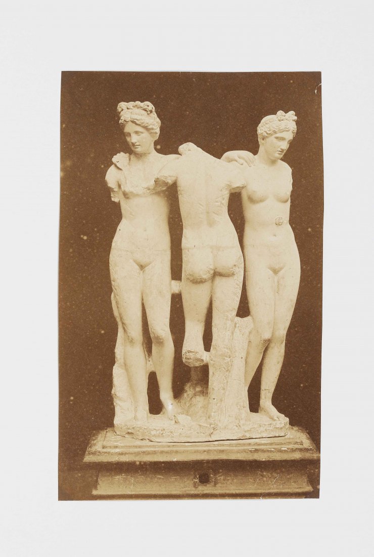 JAMES ANDERSON (1813-1877) o GIACOMO CANEVA (1813-1865): JAMES ANDERSON (1813-1877) o GIACOMO CANEVA (1813-1865) ATTRIBUTED. Statue of the Three Graces (now in Siena). Calotype. Cm 16,00 x 25,50. Thanks written in pencil on the back. Small tear and small ho
