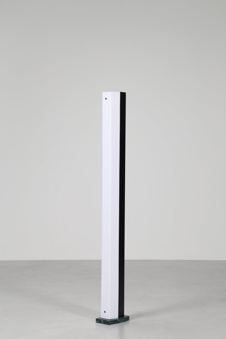 ANGELO BROTTO Attributed to Floor lamp in black: BROTTO ANGELO (1914 - 2002) Attributed to Floor lamp in black lacquered metal, brass and perspex, Esperia 1960. . Cm 24,50 x 183,50 x 17,00. 1960s.