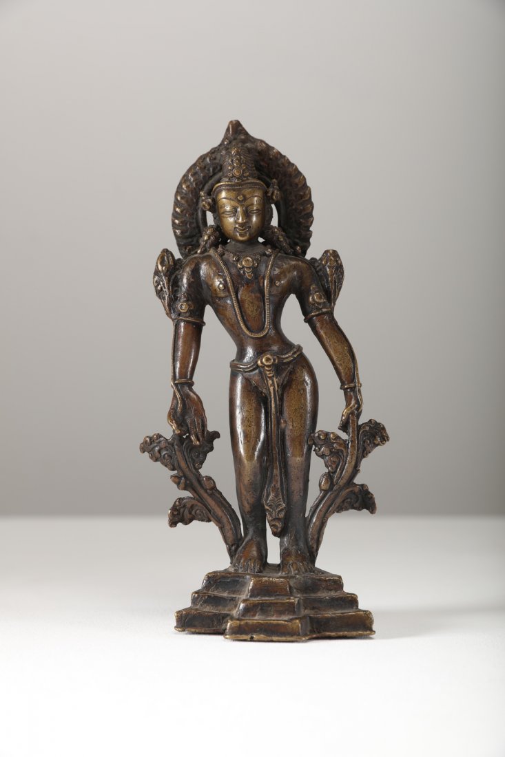 Arte Himalayana A gilded bronze statue portraying: Arte Himalayana A gilded bronze statue portraying Green Tara Nepal or Northern India, late 19th century . . Cm 10,00 x 21,00.