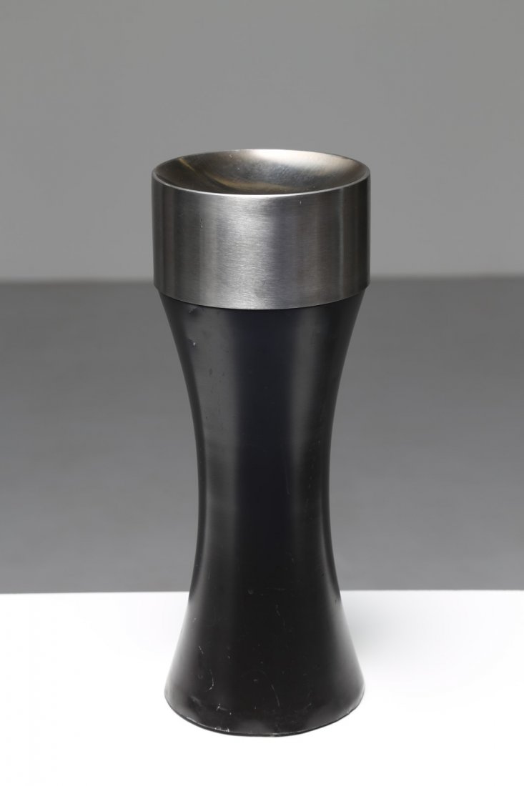 ENZO MARI Posacenere in metallo laccato e acciaio (1 of 1)