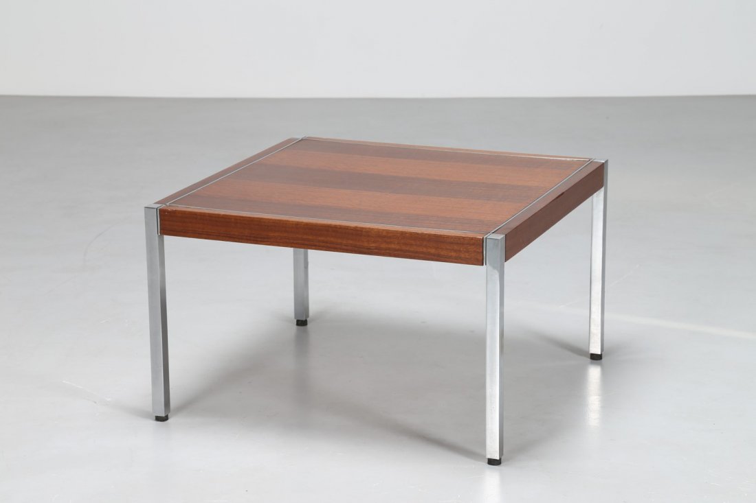 RICHARD SCHULTZ Tavolino da caffÃ¨ in legno e metallo: SCHULTZ RICHARD Tavolino da caffÃ¨ in legno e metallo cromato prod. KNOLL 1966. Legno e metallo cromato. Cm 68,00 x 41,00 x 68,00.