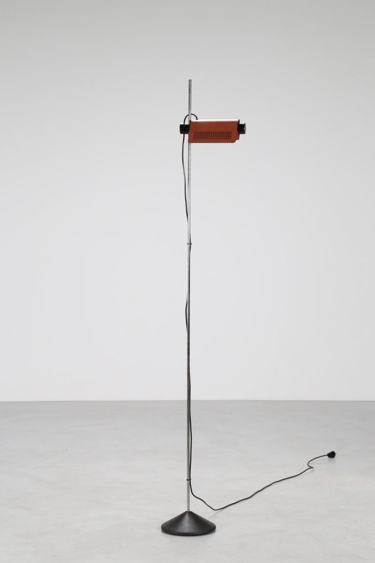 JOE COLOMBO Lampada da terra in acciaio verniciato, (1 of 3)