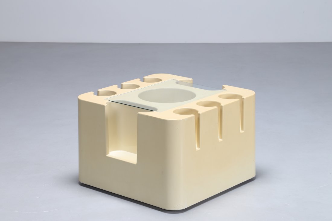 SERGIO MAZZA Mobiletto bar in plastica e vetro, serie (1 of 2)