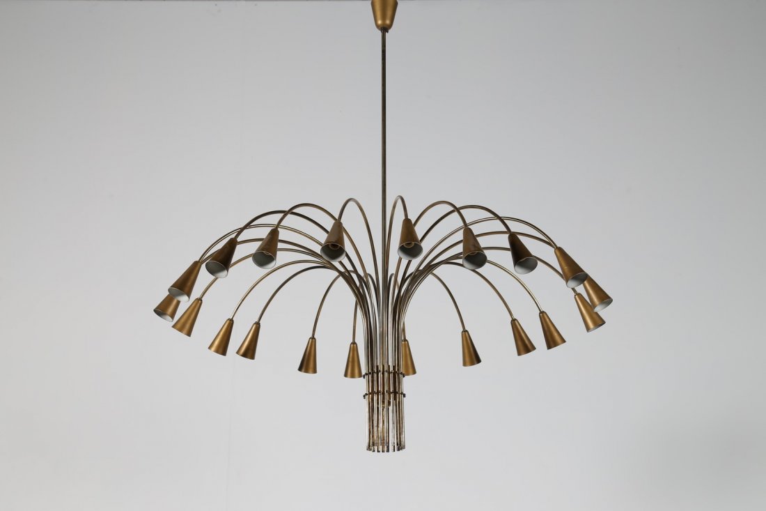STILNOVO  Grande lampadario in ottone a venti lumi, (1 of 5)