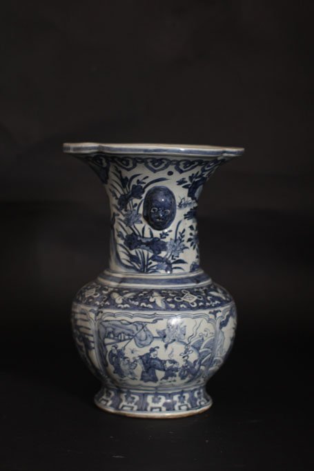 chinese antique vase with birds painting: chinese antique vase with birds painting