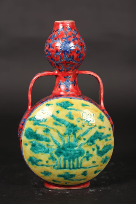 ming dynasty antique vase with lake and birds art work: ming dynasty antique vase with lake and birds art work in the body