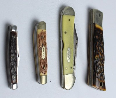 Lot of 4 Pocket Knives: 1. Vintage Case Peanut Single Blade Pocket Knife. Measuring Approximately 4 1/4 inches long. 2. Camillus #8 New York Single Blade 5" 3. Sabre 3 Blade Pocket Knife 3" 4. Sharp 2 Blade Pocket Knife 3"
