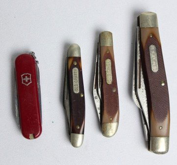 Lot of 4 Pocket Knives: 1. Schrade Old Timer 2 Blade Pocket Knife 3" 2. Victorinox Switzerland Stianless Pocket Knife 3" 3. Vintage Old Crafty Craftsman 3 Blad Pocket knife 3" 4. Schrade Old Timer 80T 3 Blade 4"