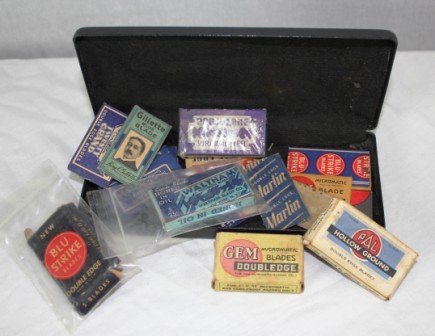 Lot of Vintage Razor Blades: Lot of Vintage Razor Blades including Gem, PAL, Blu Strike, Gillette, Twisty Grand and Martin.