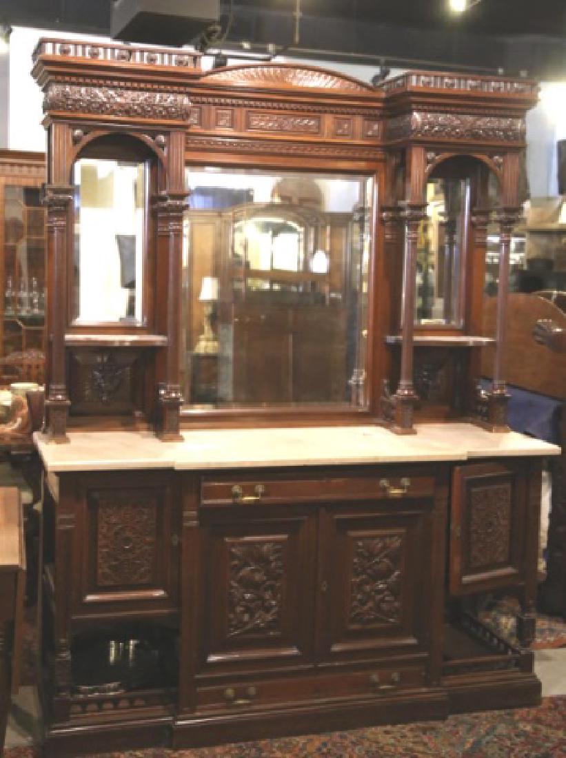 ENGLISH EDWARDIAN HAND CRAVED MAHOGNAY VITRINE: ENGLISH MARBLE TOP EDWARDIAN HAND CRAVED MAHOGNAY VITRINE