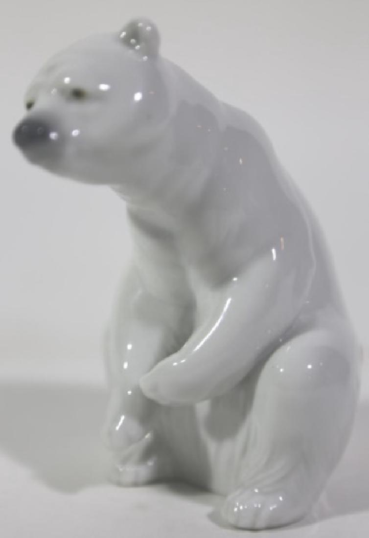 LLADRO POLAR BEAR PORECELAIN SCULPTURE: LLADRO POLAR BEAR PORECELAIN SCULPTURE 5"