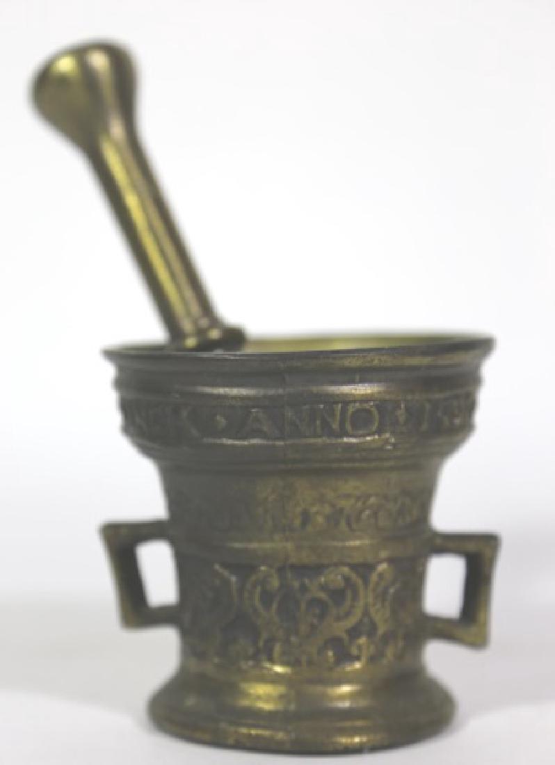 VINTAGE MORTAR & PESTLE: VINTAGE MORTAR & PESTLE