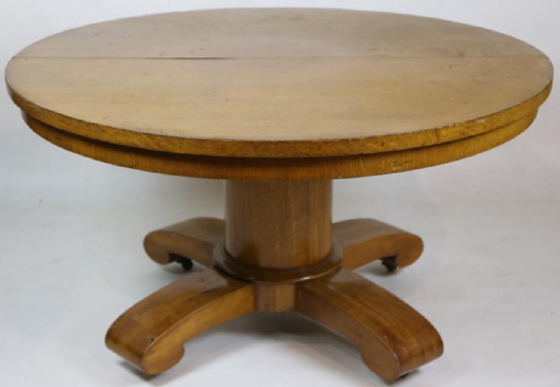AMERICAN ANTIQUE OAK ROUND PEDESTAL DINNING TABLE: AMERICAN ANTIQUE OAK ROUND PEDESTAL DINNING TABLE