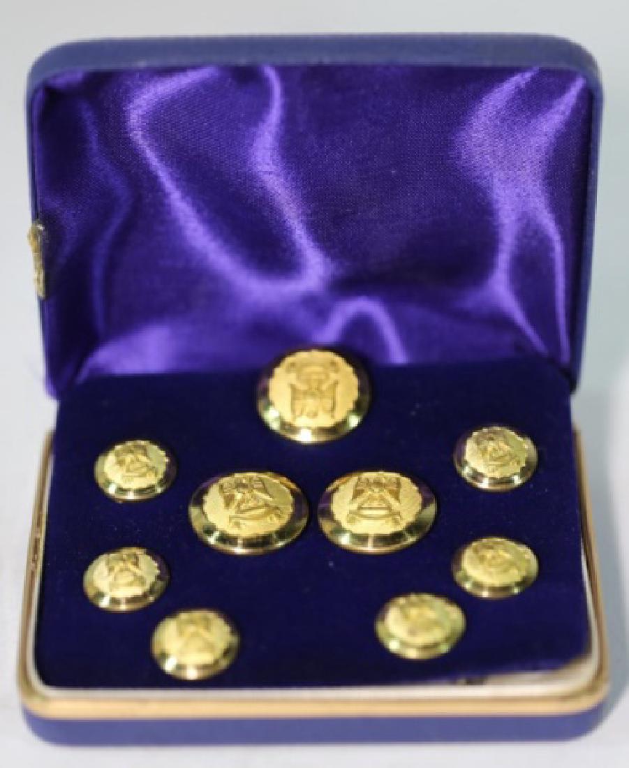 HOLLAND AND SHERRY BLAZER BUTTON SET (1 of 4)