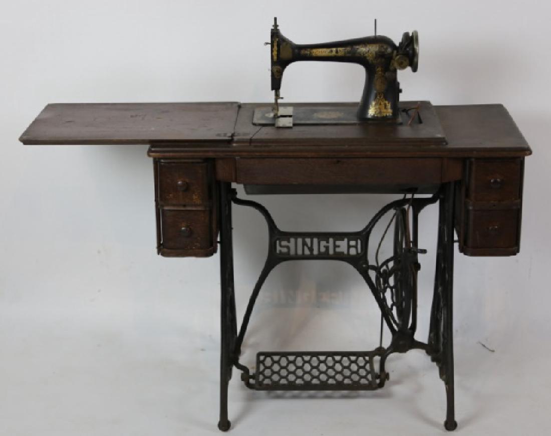 SINGER ANTIQUE SEWING MACHINE & CABINET: SINGER ANTIQUE SEWING MACHINE & CABINET 39 X 48 X 18"