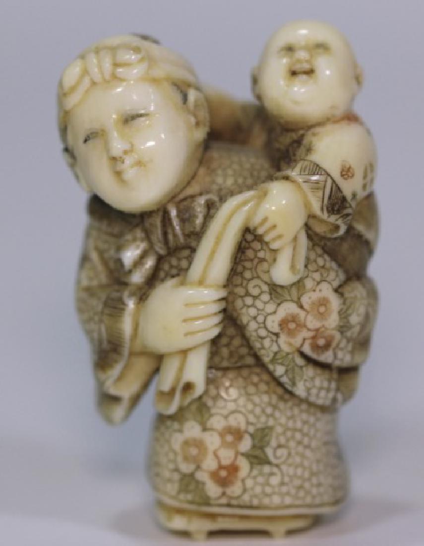 JAPANESE SIGNED ANTIQUE CARVED NETSUKE: JAPANESE ANTIQUE CARVED NETSUKE 2.5"