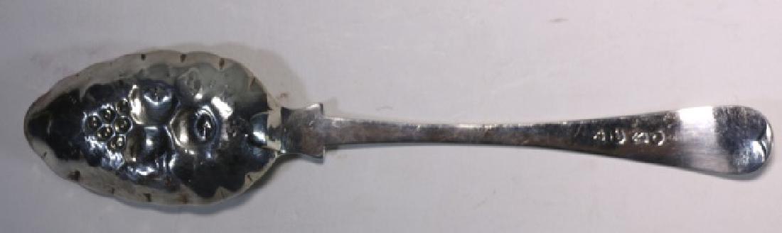 GEORGIAN ANTIQUE STERLING SILVER SERVING SPOON: GEORGIAN ANTIQUE STERLING SILVER SERVING SPOON 9" 43GR