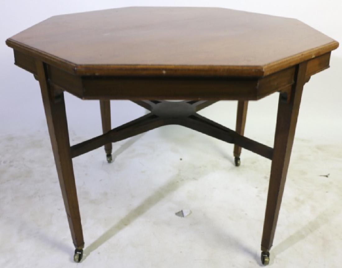 ENHGLISH ANTIQUE MAHOGANY CASTORED OCTAGONAL TABLE: ENHGLISH ANTIQUE MAHOGANY CASTORED OCTAGONAL BREAKFAST TABLE