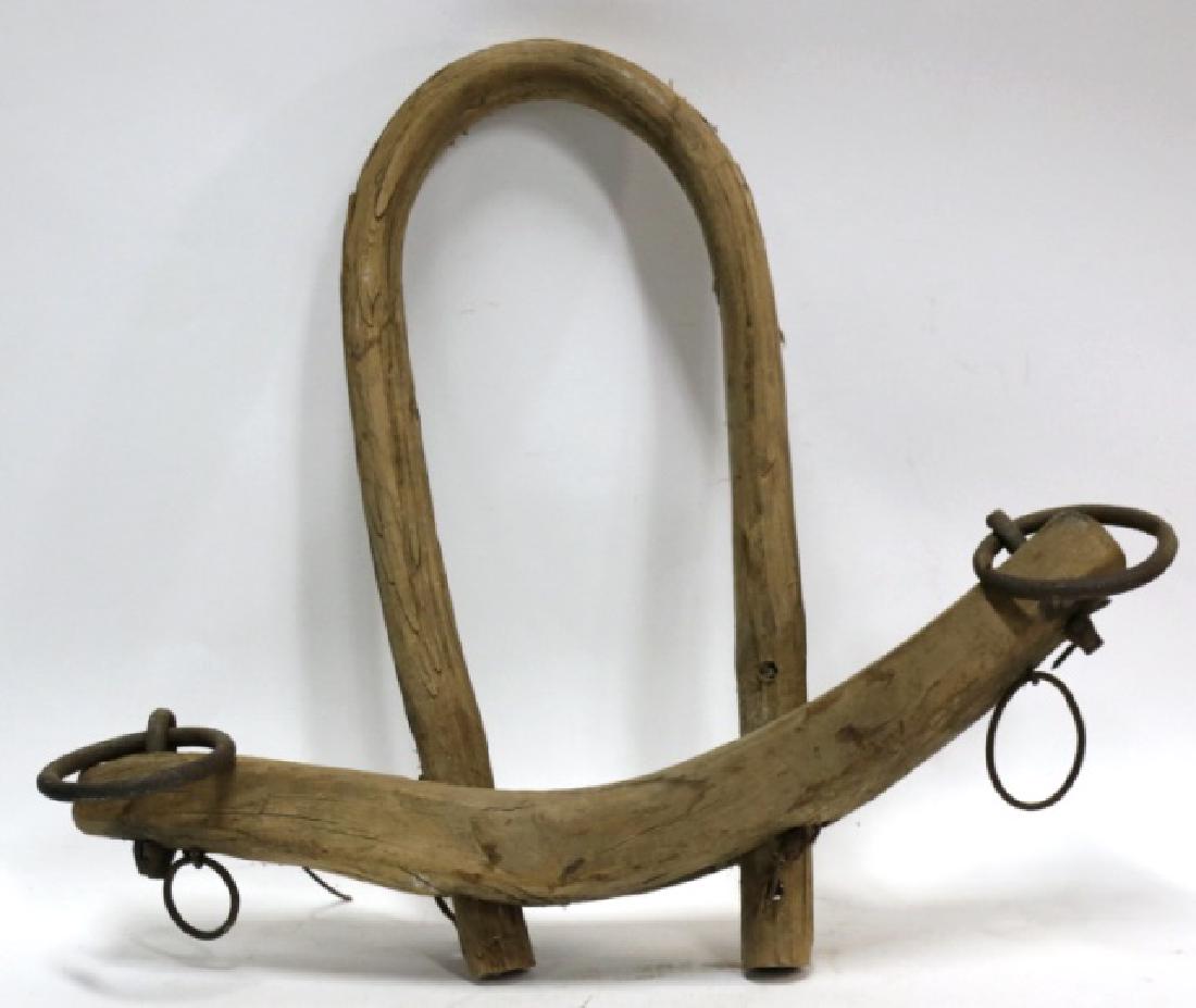 ANTIQUE PRIMITIVE SINGLE YOKE: ANTIQUE PRIMITIVE SINGLE YOKE 22 X 25"