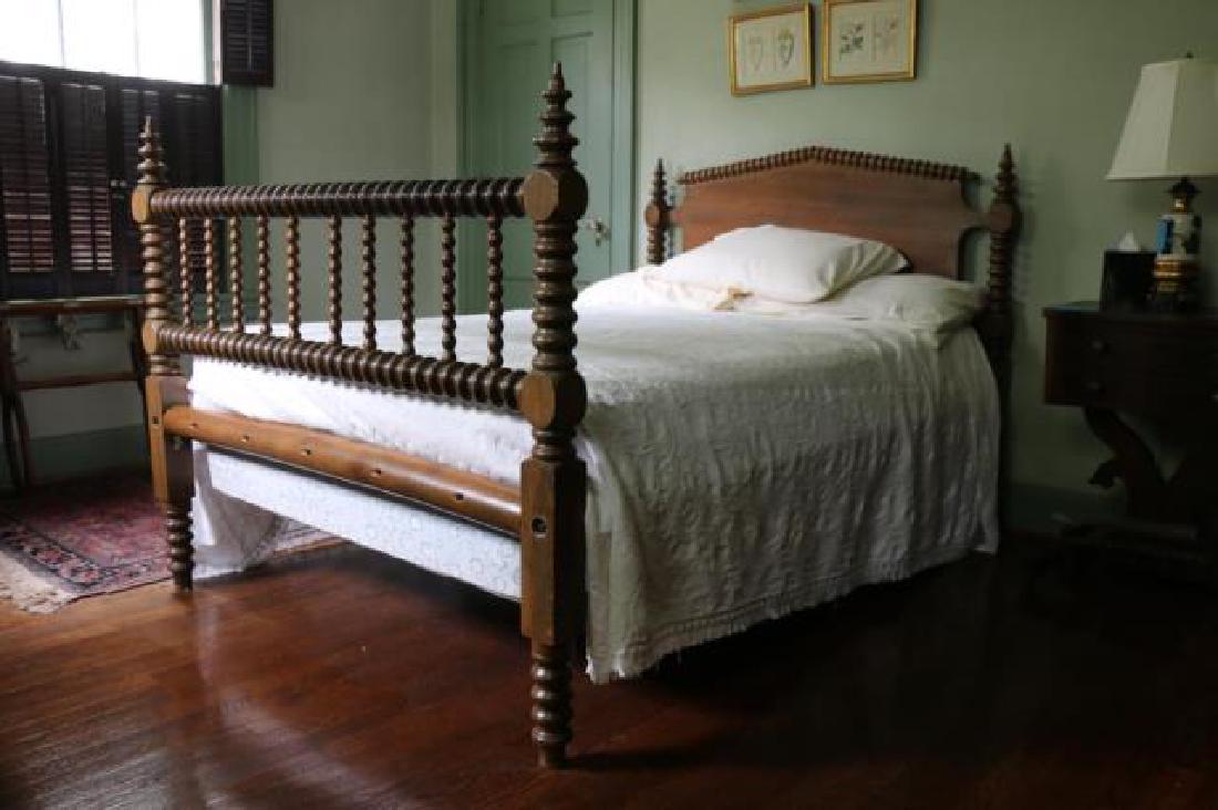 AMERCIAN SOUTHERN WALNUT ANTIQUE SPINDLE ROPE BED (1 of 4)