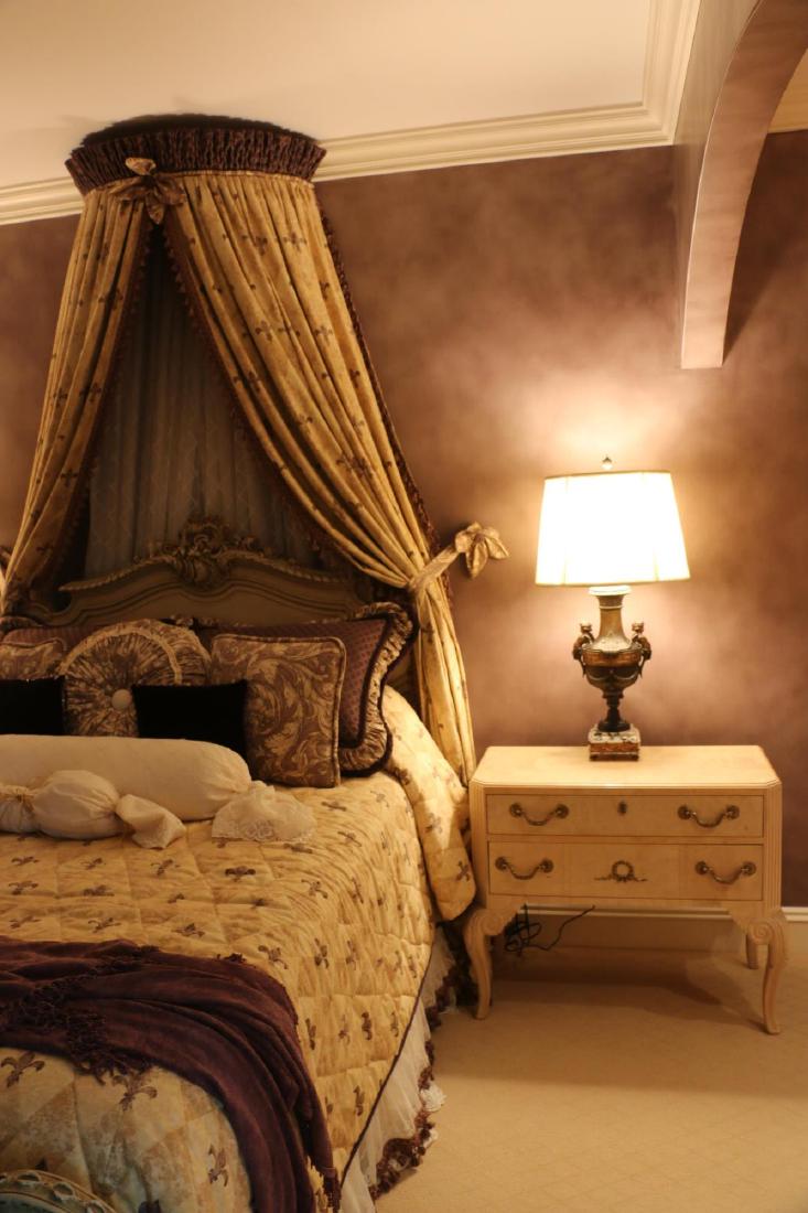 FRENCH 19TH BRONZE FIGURAL PUTTI TWIN HANDLED LAMP (1 of 10)