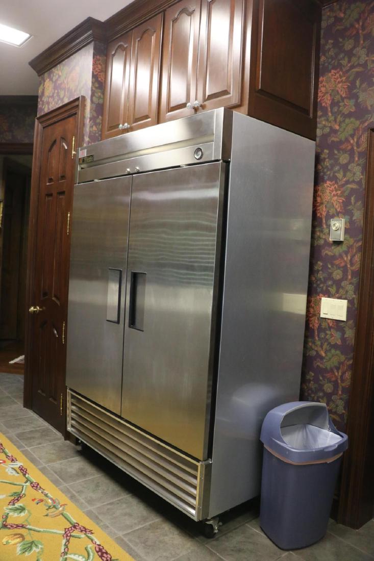 TRUE MANUFACTURING CO. "TRUE FREEZER" REFRIGERATOR (1 of 9)