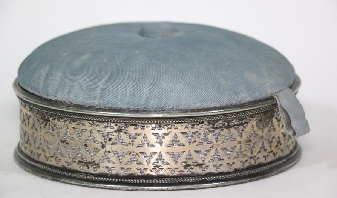 WILCOX SILVER PLUSH LIDDED VANITY BOX (1 of 9)