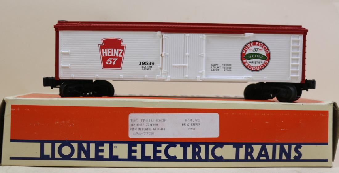 LIONEL HEINZ 57 REEFER BOX CAR 19539 (1 of 8)